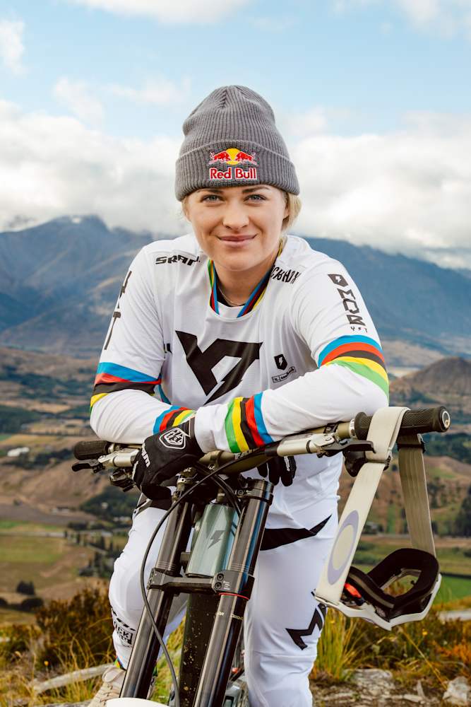 Valentina HÖLL